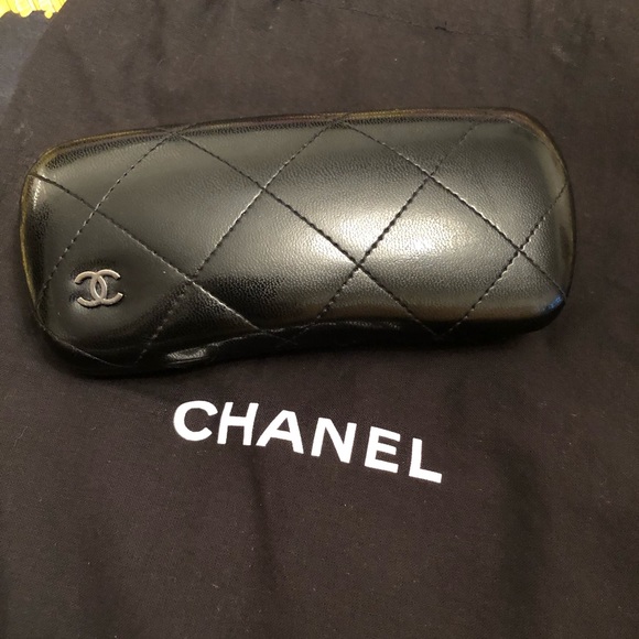 CHANEL - Picture 6 of 12